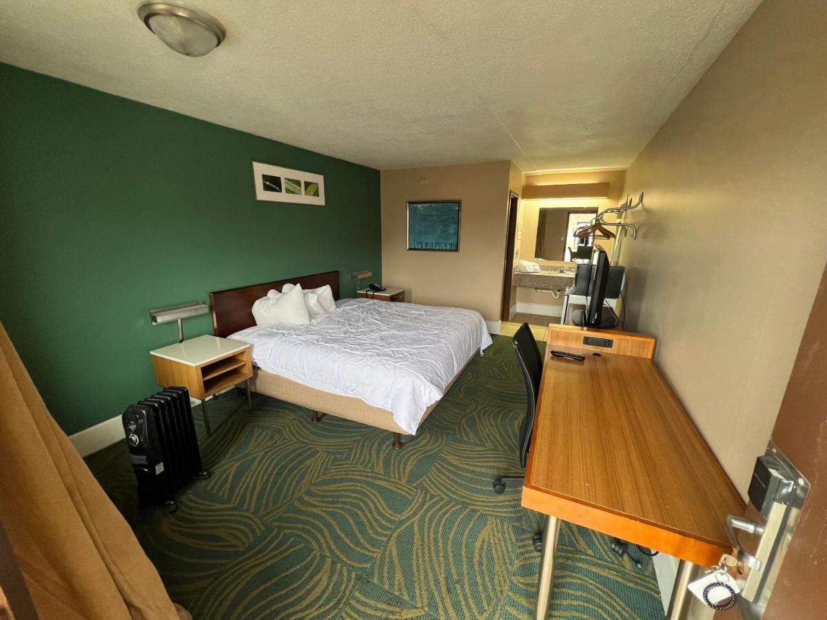 Hilltop Inn Pittsburgh Crafton Eksteriør bilde