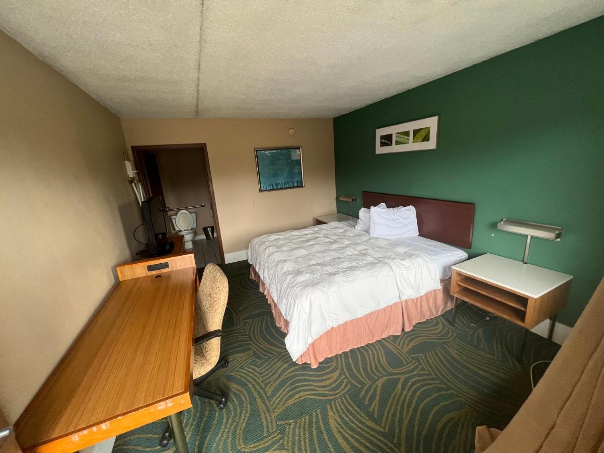 Hilltop Inn Pittsburgh Crafton Eksteriør bilde